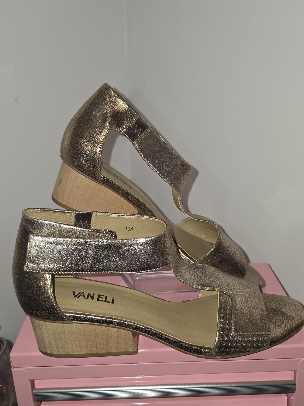 Van Eli Calyx Metallic Gold Strappy Leather Block Heel Sandal Size 10